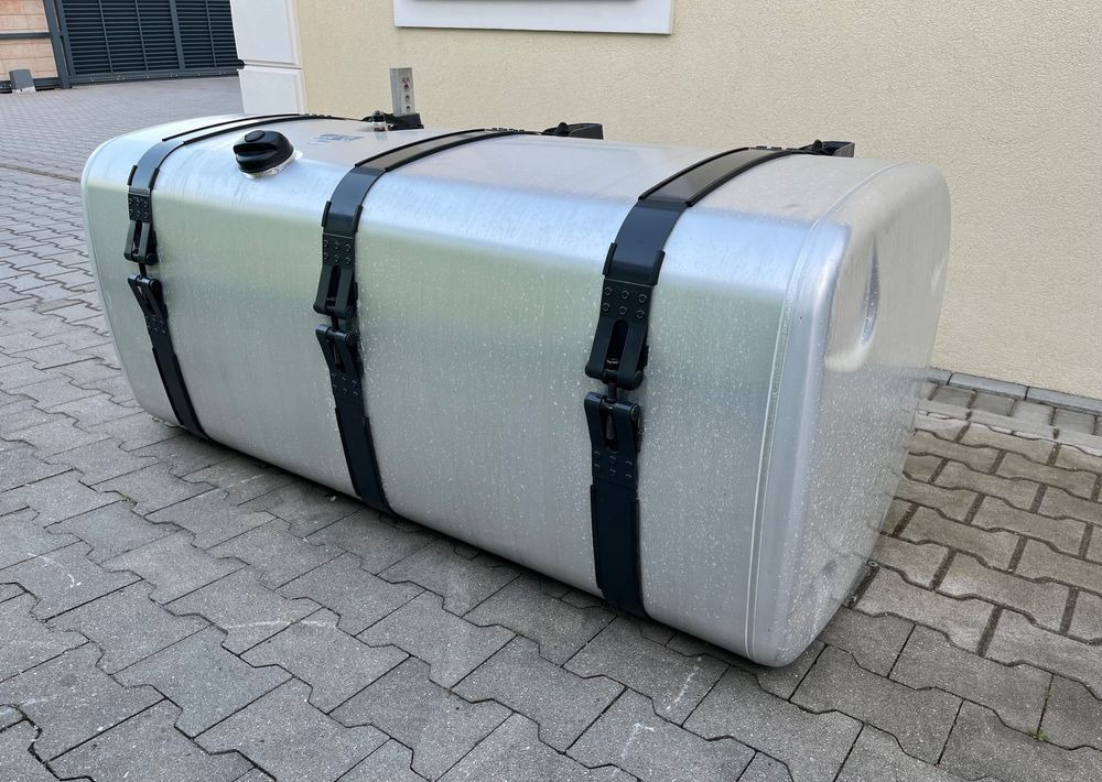Zbiornik paliwa Scania Super R S 700 L kompletny bak NGS NGR - 燃料箱 适用于 卡车:图3 Zbiornik paliwa Scania Super R S 700 L kompletny bak NGS NGR - 燃料箱 适用于 卡车:图3