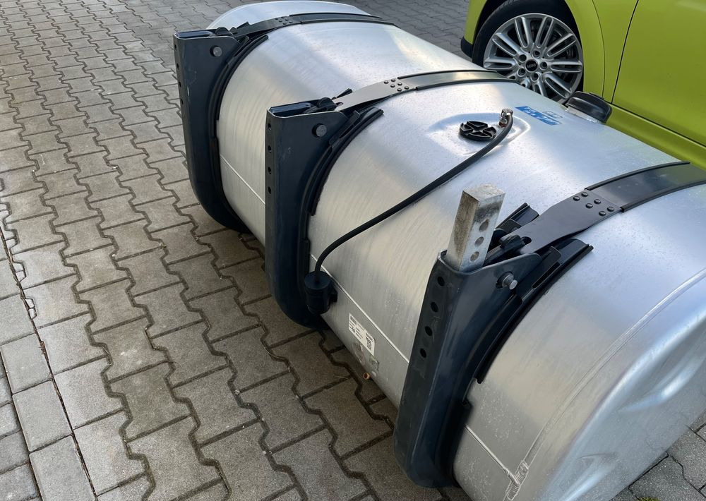 Zbiornik paliwa Scania Super R S 700 L kompletny bak NGS NGR - 燃料箱 适用于 卡车:图4 Zbiornik paliwa Scania Super R S 700 L kompletny bak NGS NGR - 燃料箱 适用于 卡车:图4