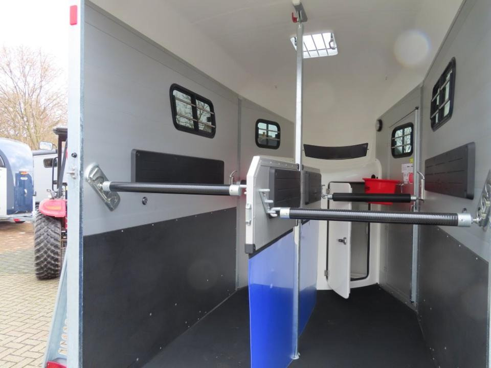 马拖车 Böckmann Pferdeanhänger Portax SKA 2025 WCF Fenster links/ rechts:图10 马拖车 Böckmann Pferdeanhänger Portax SKA 2025 WCF Fenster links/ rechts:图10