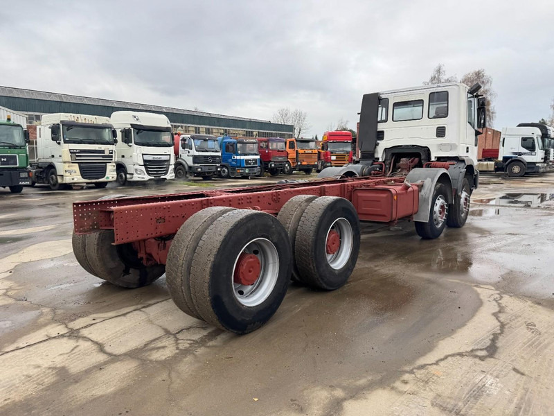 Iveco Eurotrakker 340 E 34 (GRAND PONT / LAMES / POMPE MANUELLE / BOITE MANUELLE / 12 ROUES) - 驾驶室底盘卡车:图5 Iveco Eurotrakker 340 E 34 (GRAND PONT / LAMES / POMPE MANUELLE / BOITE MANUELLE / 12 ROUES) - 驾驶室底盘卡车:图5