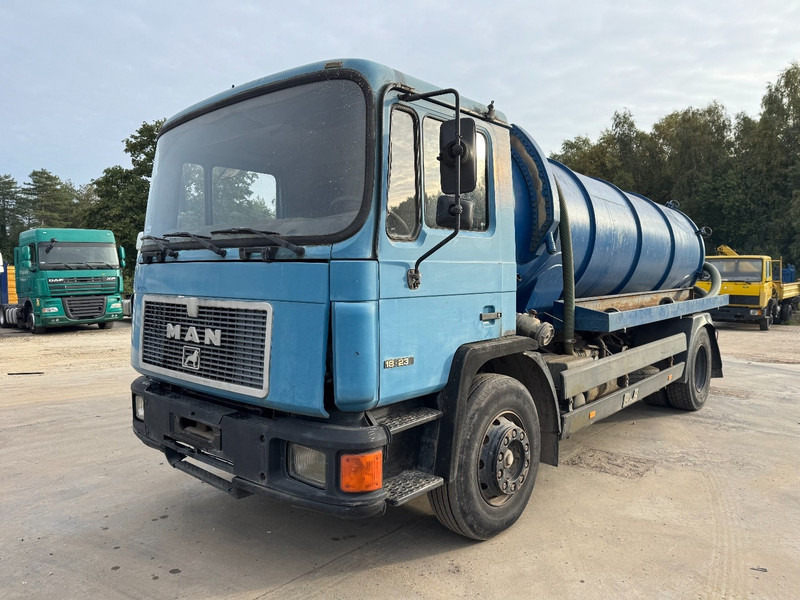 MAN 18.232 (12.000L / STEEL SUSPENSION / 6 CYLINDER WITH MANUAL PUMP) - 真空车:图1 MAN 18.232 (12.000L / STEEL SUSPENSION / 6 CYLINDER WITH MANUAL PUMP) - 真空车:图1