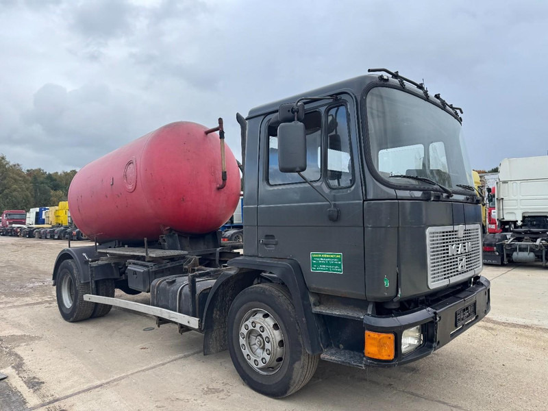 MAN 18.232 (8000 L / 6 CYLINDER WITH MANUAL PUMP / STEEL SUSPENSION) - 真空车:图3 MAN 18.232 (8000 L / 6 CYLINDER WITH MANUAL PUMP / STEEL SUSPENSION) - 真空车:图3