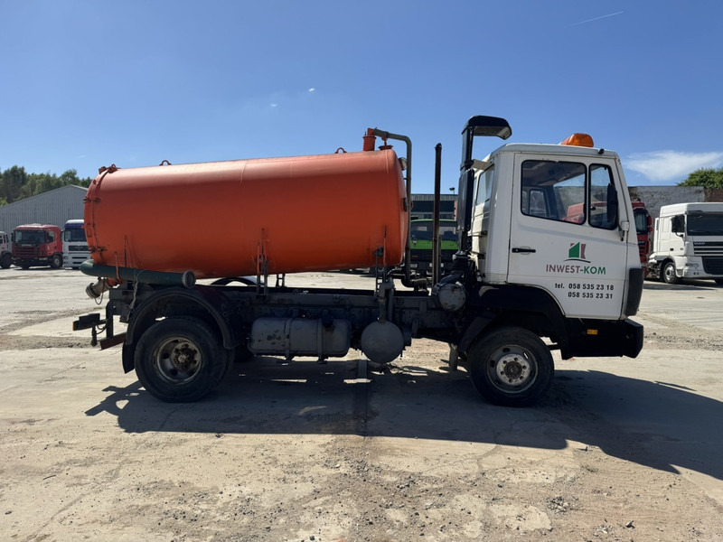 Mercedes-Benz SK 914 (8000 L / STEEL SUSPENSION & MANUAL PUMP / SUSPENSION LAMES & POMPE MANUELLE) - 真空车:图4 Mercedes-Benz SK 914 (8000 L / STEEL SUSPENSION & MANUAL PUMP / SUSPENSION LAMES & POMPE MANUELLE) - 真空车:图4