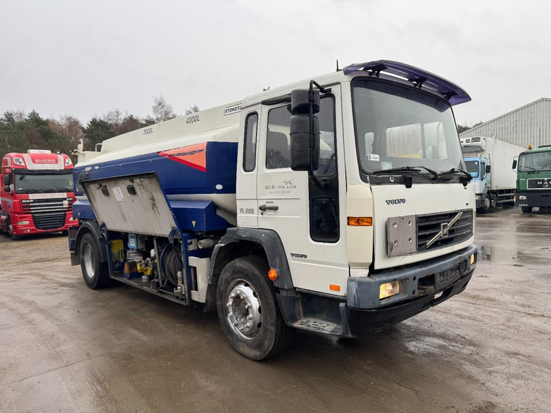 Volvo FL 6 - 220 (11000 L / 2 COMPARTMENTS / 18 TON / MANUAL GEARBOX / PERFECT) - 罐车:图3 Volvo FL 6 - 220 (11000 L / 2 COMPARTMENTS / 18 TON / MANUAL GEARBOX / PERFECT) - 罐车:图3