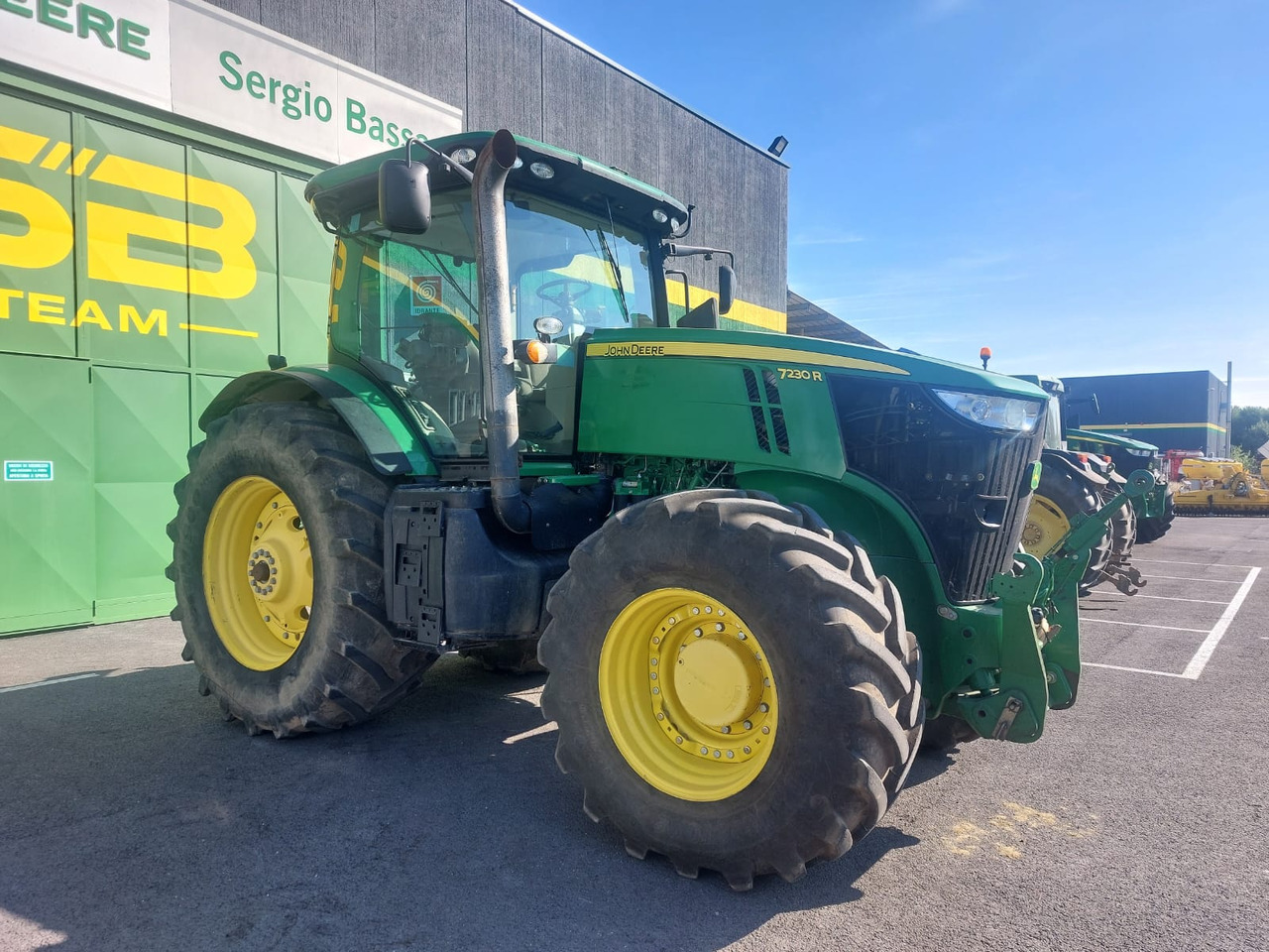 JOHN DEERE 7230 R - 拖拉机:图2 JOHN DEERE 7230 R - 拖拉机:图2