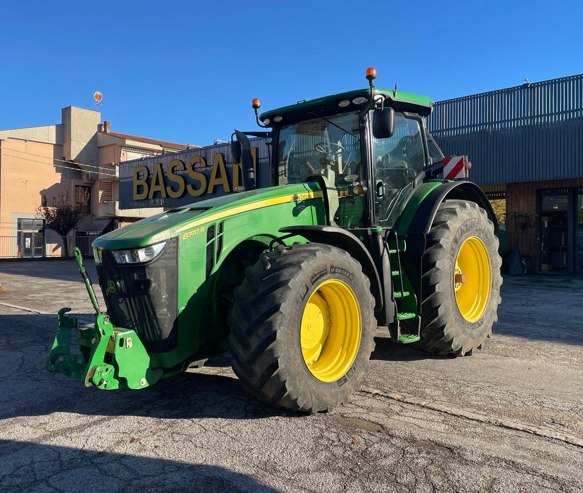 JOHN DEERE 8370 R - 拖拉机:图1 JOHN DEERE 8370 R - 拖拉机:图1