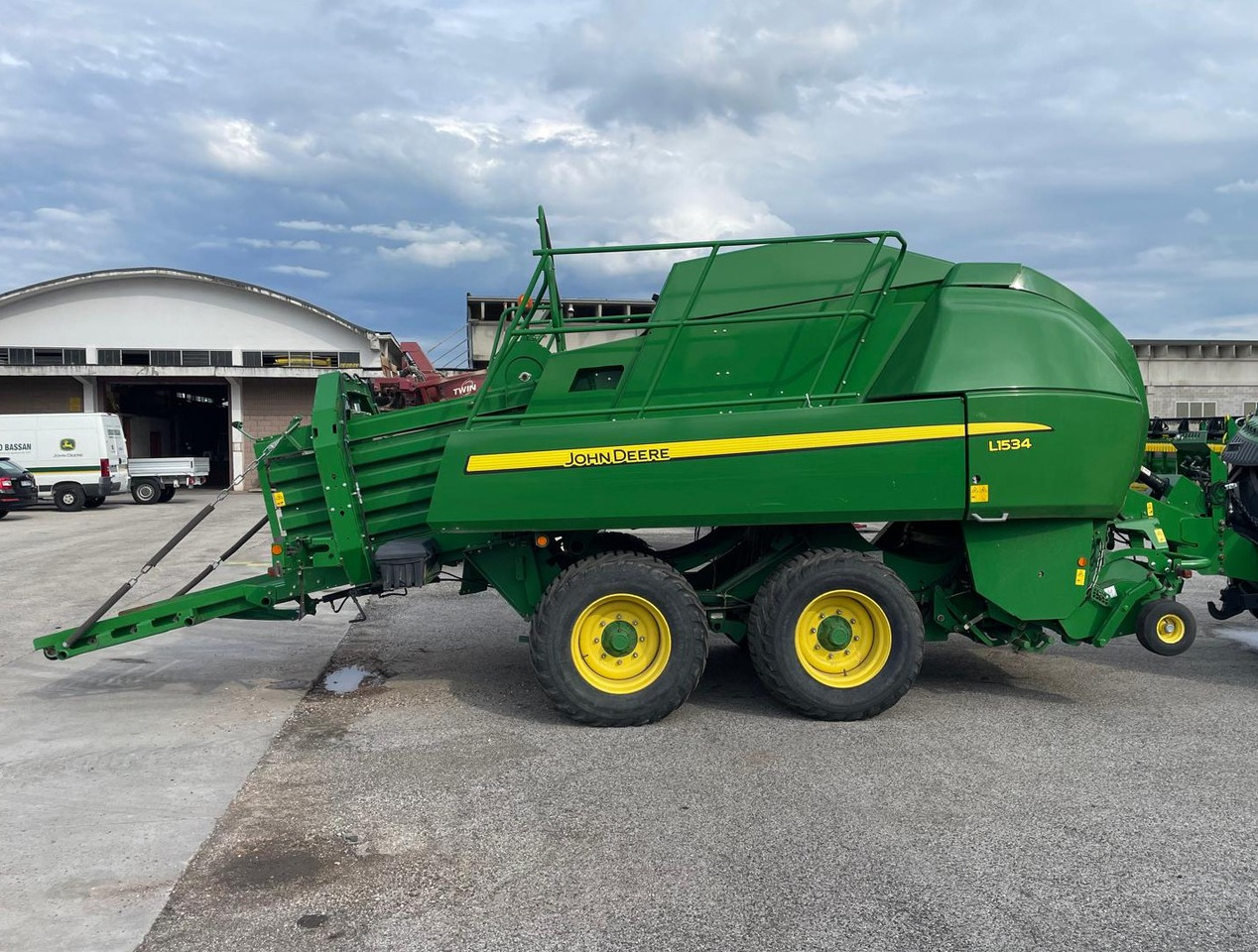 JOHN DEERE PRESSA L1534 - 方形打包机:图2 JOHN DEERE PRESSA L1534 - 方形打包机:图2