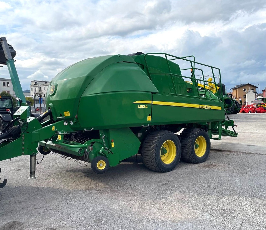 JOHN DEERE PRESSA L1534 - 方形打包机:图1 JOHN DEERE PRESSA L1534 - 方形打包机:图1
