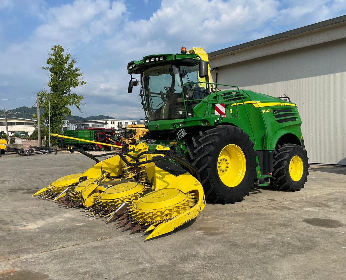 JOHN DEERE TRINCIA 8600i - 饲料收割机:图1 JOHN DEERE TRINCIA 8600i - 饲料收割机:图1