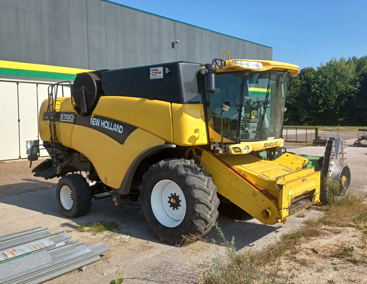 NEW HOLLAND MIETITREBBIA CX 720 - 联合收割机:图1 NEW HOLLAND MIETITREBBIA CX 720 - 联合收割机:图1