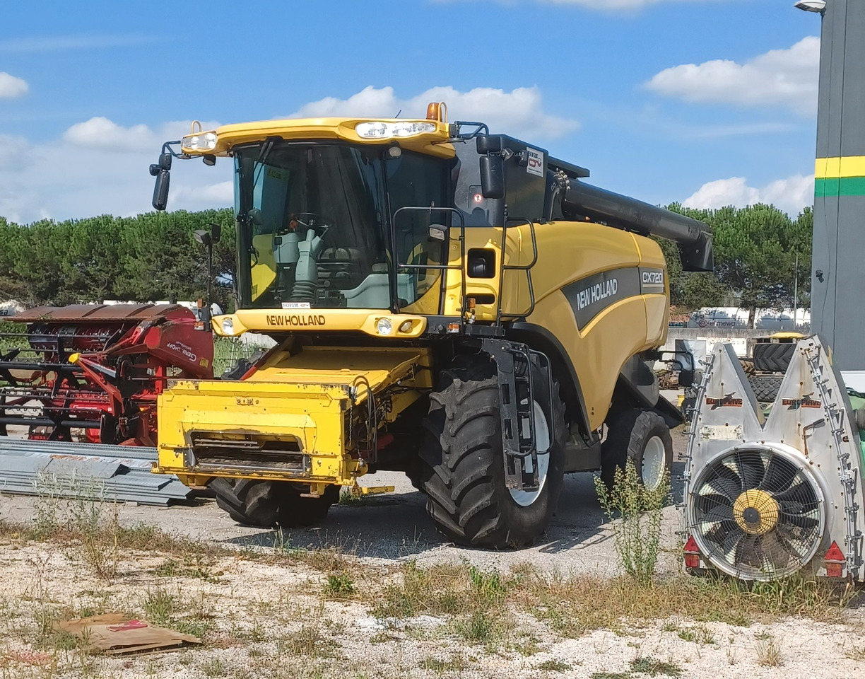 NEW HOLLAND MIETITREBBIA CX 720 - 联合收割机:图2 NEW HOLLAND MIETITREBBIA CX 720 - 联合收割机:图2