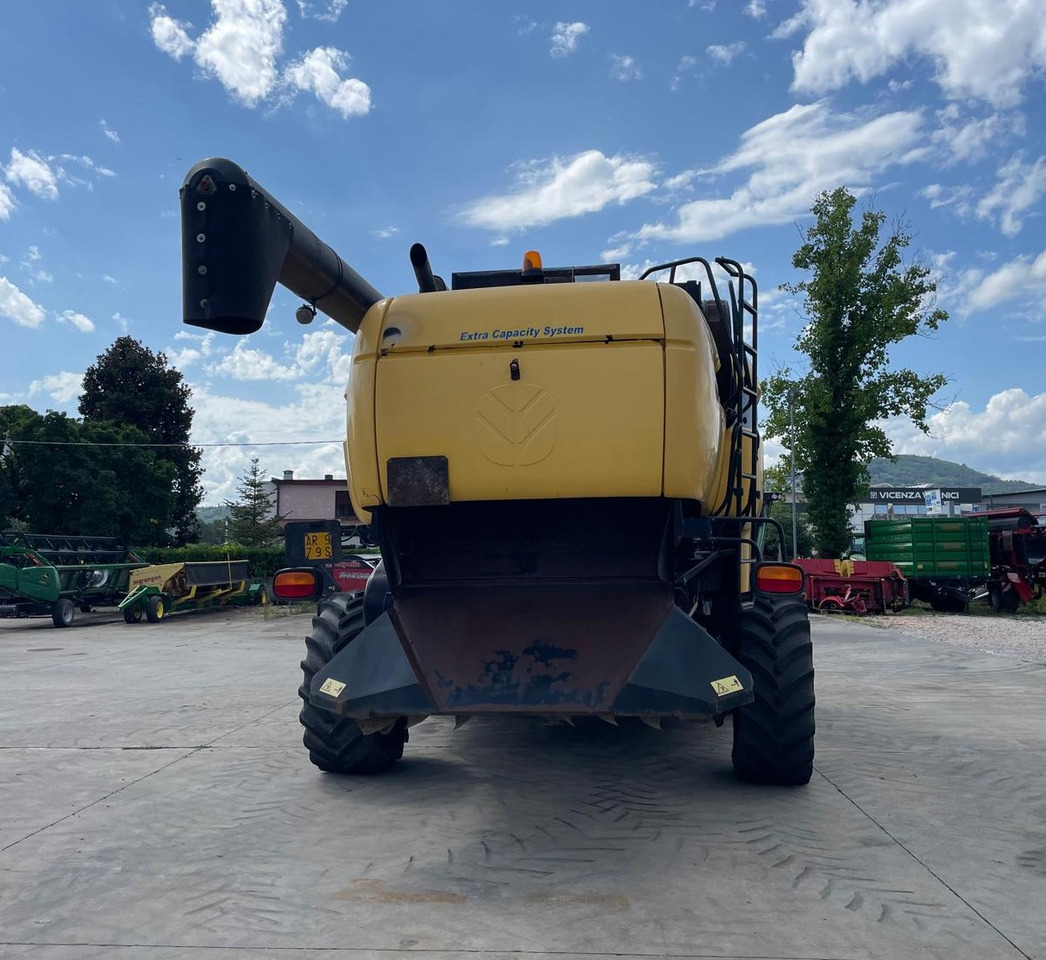 NEW HOLLAND MIETITREBBIA CX 8080 - 联合收割机:图5 NEW HOLLAND MIETITREBBIA CX 8080 - 联合收割机:图5