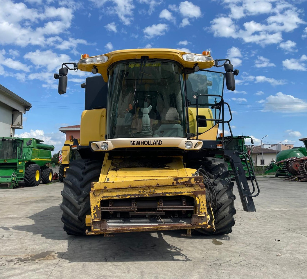 NEW HOLLAND MIETITREBBIA CX 8080 - 联合收割机:图3 NEW HOLLAND MIETITREBBIA CX 8080 - 联合收割机:图3