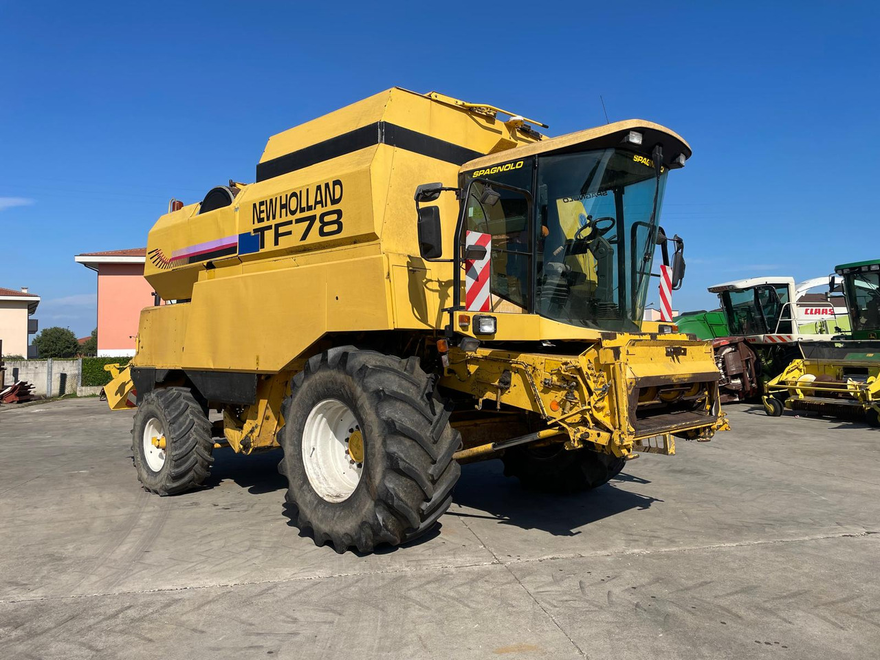 NEW HOLLAND MIETITREBBIA TF 78 - 联合收割机:图3 NEW HOLLAND MIETITREBBIA TF 78 - 联合收割机:图3