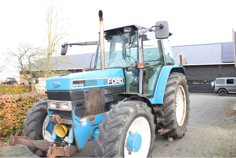 New Holland 6640 met turbo fronthef en front pto - 拖拉机:图5 New Holland 6640 met turbo fronthef en front pto - 拖拉机:图5