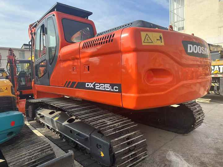 Doosan DX225LC Second-Hand Excavator | Korea Direct Import | 1-Year Warranty & Free Sea Shipping - 履带式挖掘机:图3 Doosan DX225LC Second-Hand Excavator | Korea Direct Import | 1-Year Warranty & Free Sea Shipping - 履带式挖掘机:图3