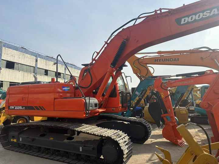 Doosan DX225LC Second-Hand Excavator | Korea Direct Import | 1-Year Warranty & Free Sea Shipping - 履带式挖掘机:图4 Doosan DX225LC Second-Hand Excavator | Korea Direct Import | 1-Year Warranty & Free Sea Shipping - 履带式挖掘机:图4