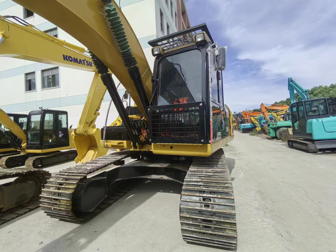 履带式挖掘机 Used Caterpillar 320d excavator for sale at a low price.：图11