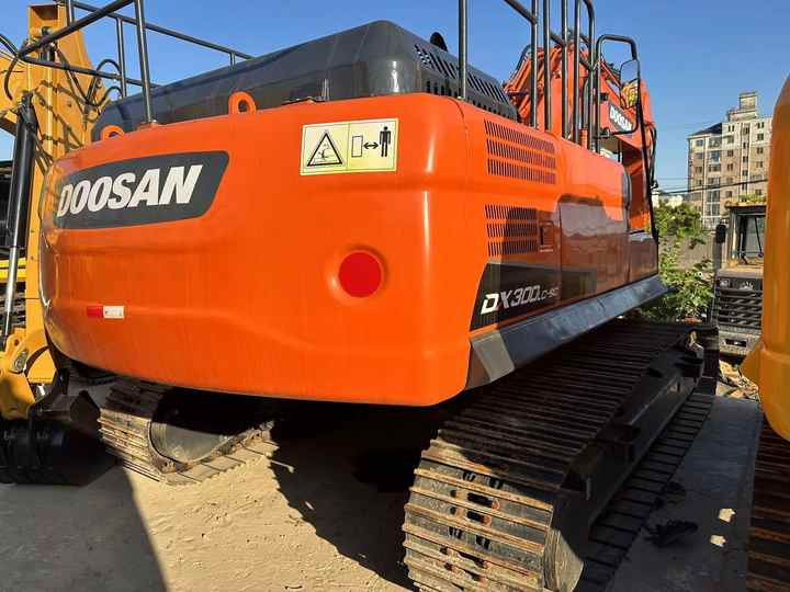 Used Digger DOOSAN DX300 Construction Machinery Construction Digger Used DOOSAN DX300 Cheap Excavator - 履带式挖掘机:图4 Used Digger DOOSAN DX300 Construction Machinery Construction Digger Used DOOSAN DX300 Cheap Excavator - 履带式挖掘机:图4