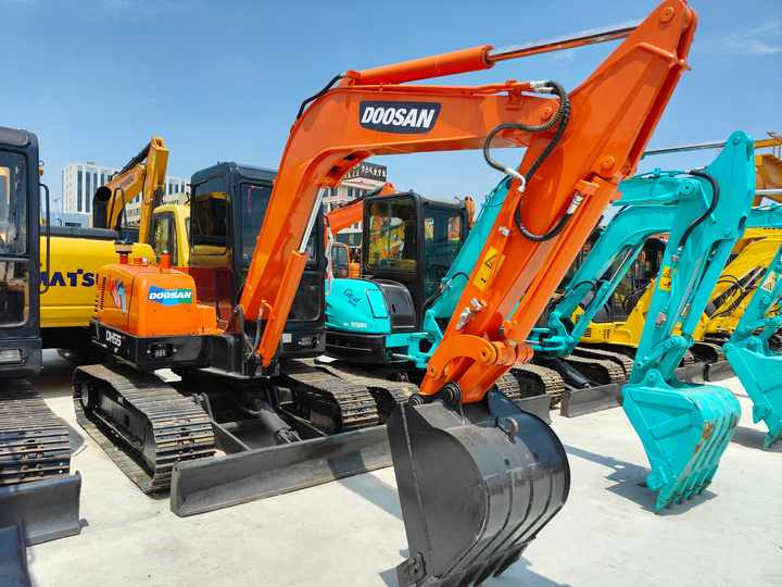 Used Digger Doosan Dh55 Construction Machinery Construction Digger Used Doosan Dh55 Cheap Excavator - 履带式挖掘机:图4 Used Digger Doosan Dh55 Construction Machinery Construction Digger Used Doosan Dh55 Cheap Excavator - 履带式挖掘机:图4