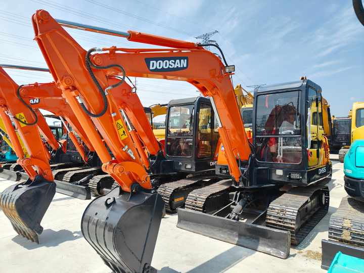 Used Digger Doosan Dh55 Construction Machinery Construction Digger Used Doosan Dh55 Cheap Excavator - 履带式挖掘机:图3 Used Digger Doosan Dh55 Construction Machinery Construction Digger Used Doosan Dh55 Cheap Excavator - 履带式挖掘机:图3