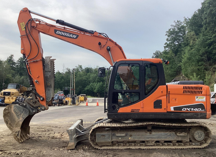 Used Excavator Doosan DX140 Excavators Mini Equipment Earth Moving Machinery Doosan Digger Excavator for Sale - 履带式挖掘机:图3 Used Excavator Doosan DX140 Excavators Mini Equipment Earth Moving Machinery Doosan Digger Excavator for Sale - 履带式挖掘机:图3