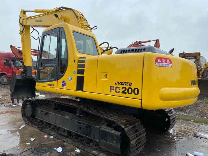 Used Good Quality Japan Original PC220-6 in Good Condition PC220-6 Komatsu - 履带式挖掘机:图2 Used Good Quality Japan Original PC220-6 in Good Condition PC220-6 Komatsu - 履带式挖掘机:图2