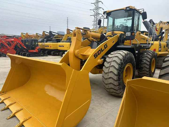 Used SDLG955F New Model Wheel Loader Second Hand Machine Popular Brand Sdlg Hydraulic Machinery - 轮式装载机:图4 Used SDLG955F New Model Wheel Loader Second Hand Machine Popular Brand Sdlg Hydraulic Machinery - 轮式装载机:图4