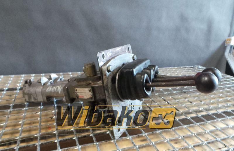 Joystick Hydreco V0605ABG50L 033030/85 - 驾驶室和内部 适用于 建筑机械:图2 Joystick Hydreco V0605ABG50L 033030/85 - 驾驶室和内部 适用于 建筑机械:图2