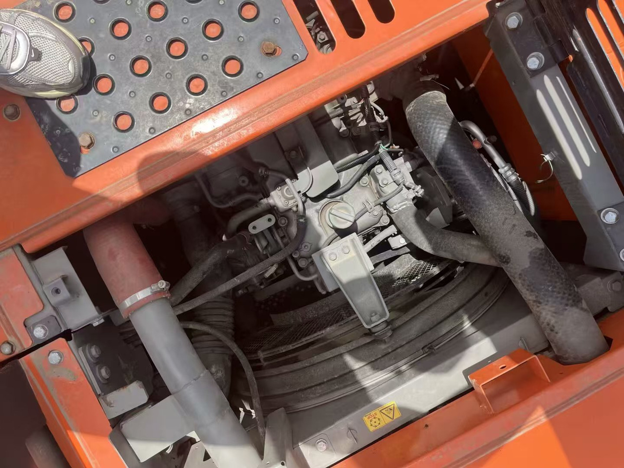 HITACHI ZX130 - 履带式挖掘机:图2 HITACHI ZX130 - 履带式挖掘机:图2