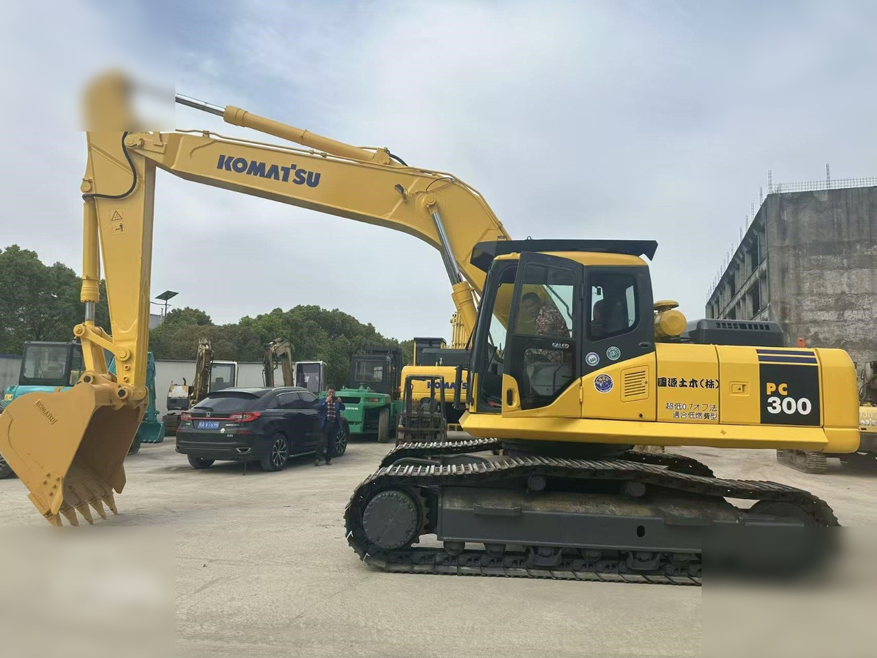 KOMATSU PC300-7 - 履带式挖掘机:图1 KOMATSU PC300-7 - 履带式挖掘机:图1