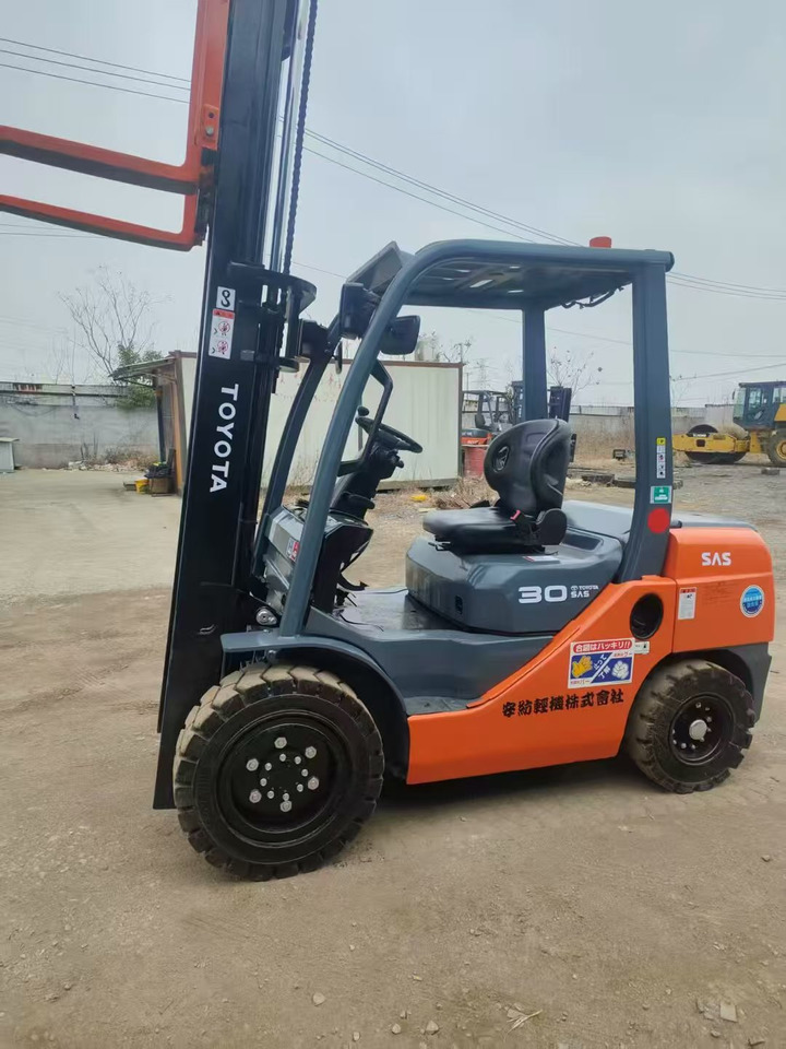 Toyata 3-ton - 柴油叉车:图3 Toyata 3-ton - 柴油叉车:图3