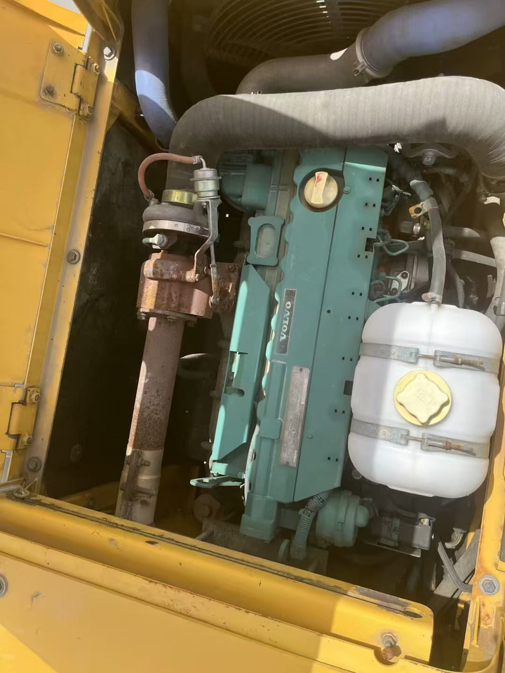 Volvo EC210 - 履带式挖掘机:图3 Volvo EC210 - 履带式挖掘机:图3