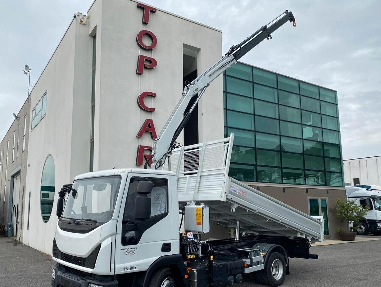 IVECO EUROCARGO 75E16 2019 RIBALTABILE E GRU - 翻斗车, 起重车:图1 IVECO EUROCARGO 75E16 2019 RIBALTABILE E GRU - 翻斗车, 起重车:图1