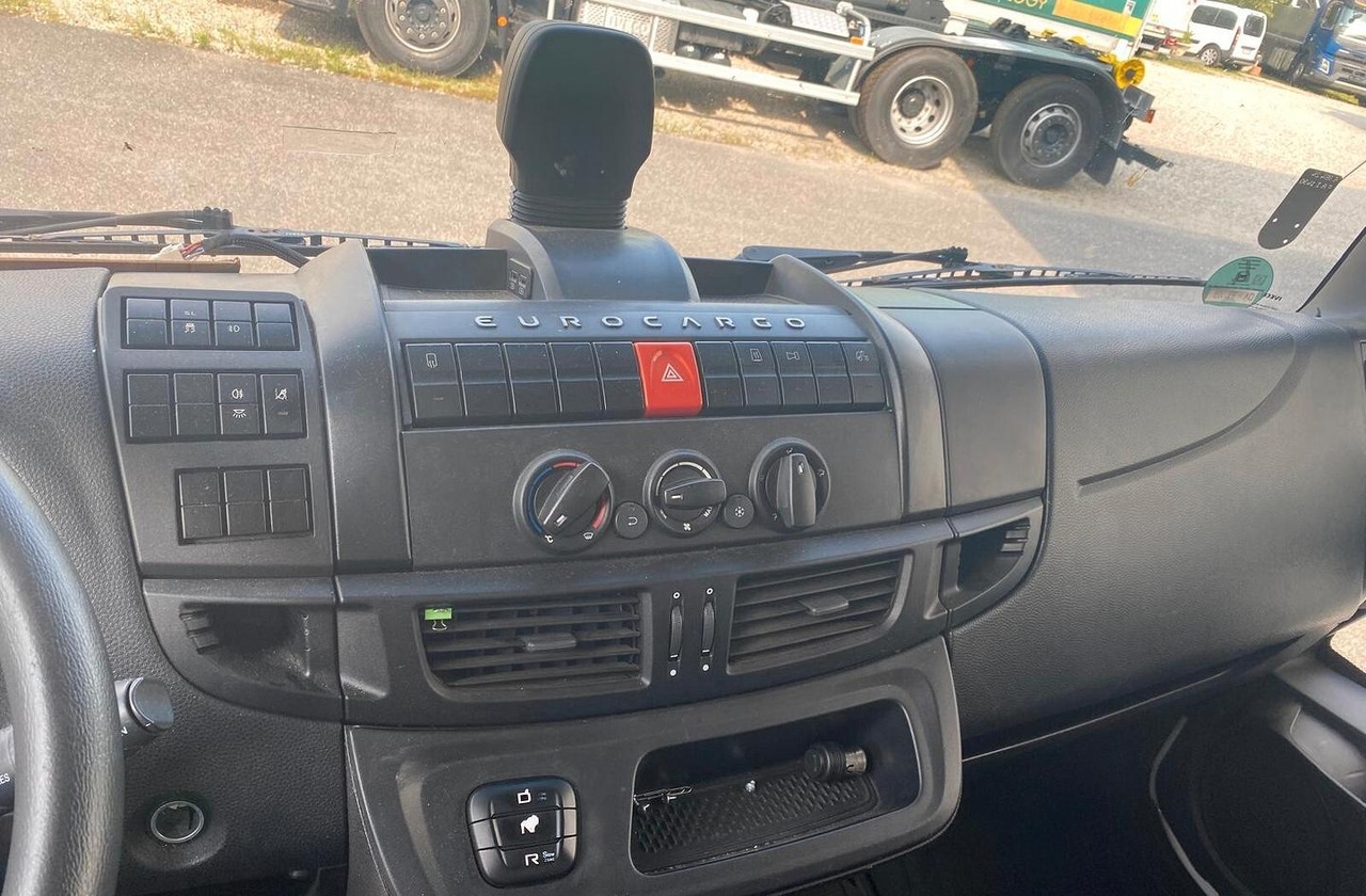 IVECO EUROCARGO 75E19 EURO 6 2018 - 侧帘卡车:图5 IVECO EUROCARGO 75E19 EURO 6 2018 - 侧帘卡车:图5