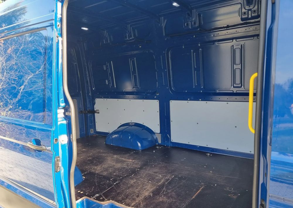 无侧窗厢式货车 MAN TGE：图24