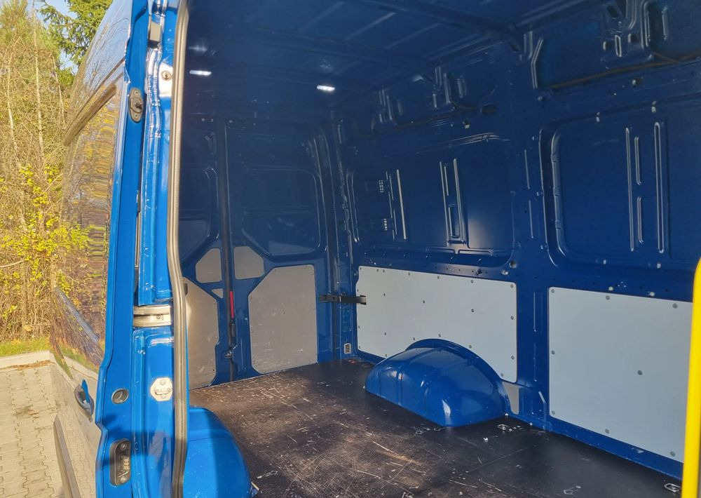 无侧窗厢式货车 MAN TGE：图25