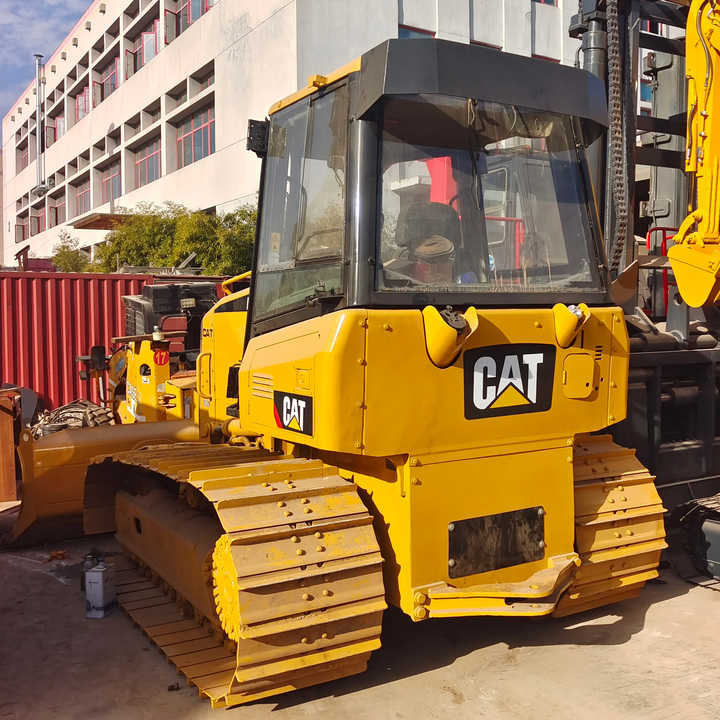 Good Condition D3K Bulldozer Used Crawler Bulldozer with Parts Price Bulldozers - 推土机:图3 Good Condition D3K Bulldozer Used Crawler Bulldozer with Parts Price Bulldozers - 推土机:图3