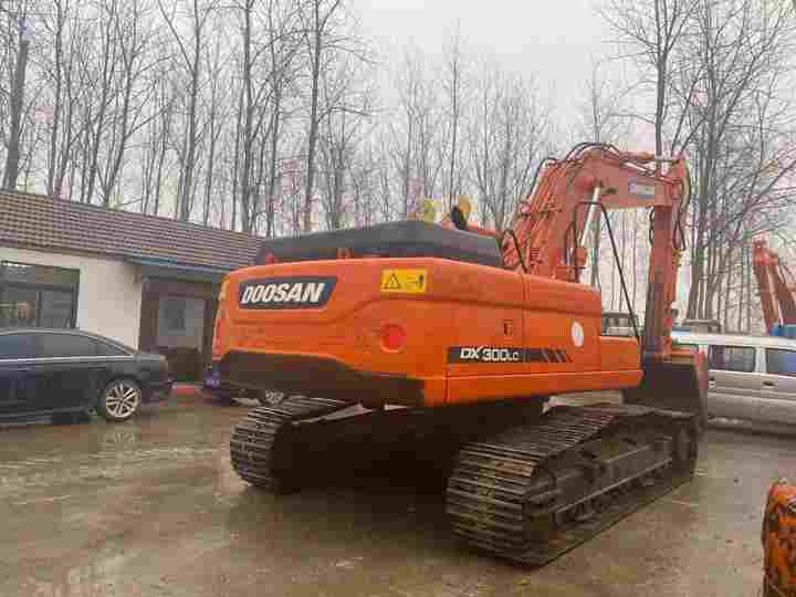 High Quality Doosan Big Size Excavator , Doosan 30ton Dx300lc Digging Machine , Doosan Excavator for Sale - 履带式挖掘机:图3 High Quality Doosan Big Size Excavator , Doosan 30ton Dx300lc Digging Machine , Doosan Excavator for Sale - 履带式挖掘机:图3