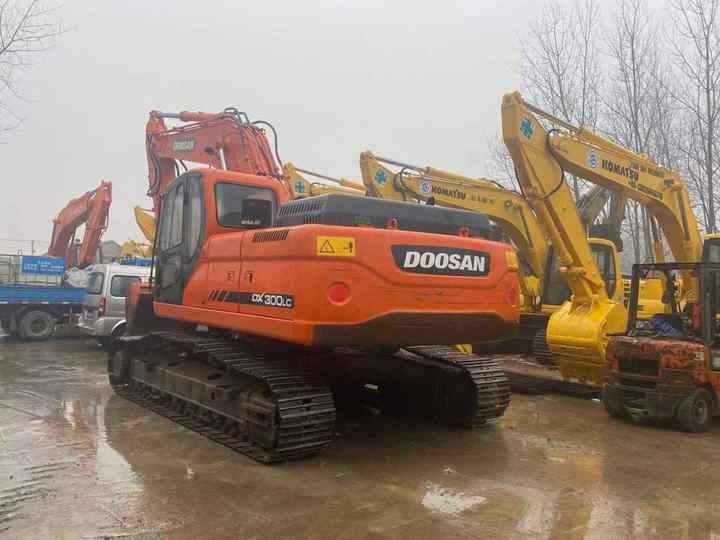 High Quality Doosan Big Size Excavator , Doosan 30ton Dx300lc Digging Machine , Doosan Excavator for Sale - 履带式挖掘机:图4 High Quality Doosan Big Size Excavator , Doosan 30ton Dx300lc Digging Machine , Doosan Excavator for Sale - 履带式挖掘机:图4