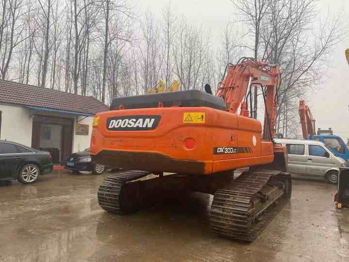 High Quality Doosan Big Size Excavator , Doosan 30ton Dx300lc Digging Machine , Doosan Excavator for Sale - 履带式挖掘机:图5 High Quality Doosan Big Size Excavator , Doosan 30ton Dx300lc Digging Machine , Doosan Excavator for Sale - 履带式挖掘机:图5