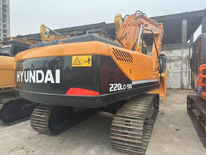 Hyundai Digger 220lc-9s Second Hand Korea Made High Performance Machine Hyundai Excavator for Sale - 履带式挖掘机:图2 Hyundai Digger 220lc-9s Second Hand Korea Made High Performance Machine Hyundai Excavator for Sale - 履带式挖掘机:图2
