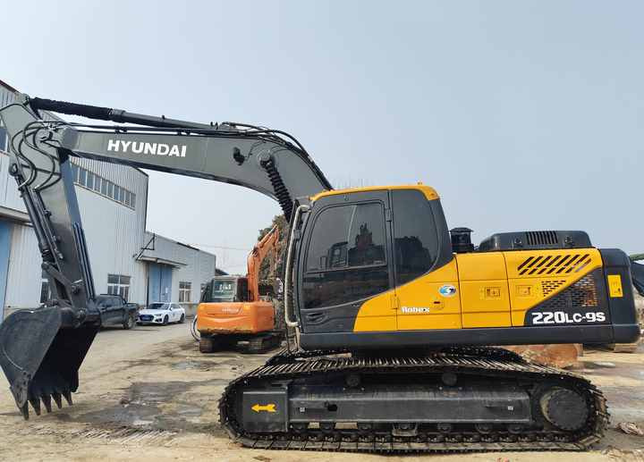 Hyundai Digger 220lc-9s Second Hand Korea Made High Performance Machine Hyundai Excavator for Sale - 履带式挖掘机:图3 Hyundai Digger 220lc-9s Second Hand Korea Made High Performance Machine Hyundai Excavator for Sale - 履带式挖掘机:图3