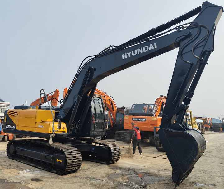 Hyundai Digger 220lc-9s Second Hand Korea Made High Performance Machine Hyundai Excavator for Sale - 履带式挖掘机:图5 Hyundai Digger 220lc-9s Second Hand Korea Made High Performance Machine Hyundai Excavator for Sale - 履带式挖掘机:图5