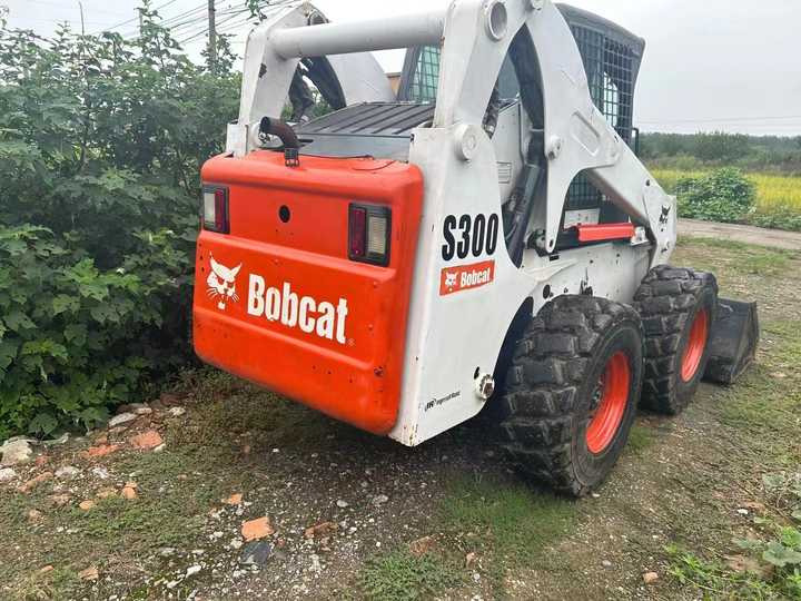 Second Hand BOBCAT S300 Skid-steer Loader with Very Good Performance Is for Sale at a Low Price - 滑移装载机:图5 Second Hand BOBCAT S300 Skid-steer Loader with Very Good Performance Is for Sale at a Low Price - 滑移装载机:图5