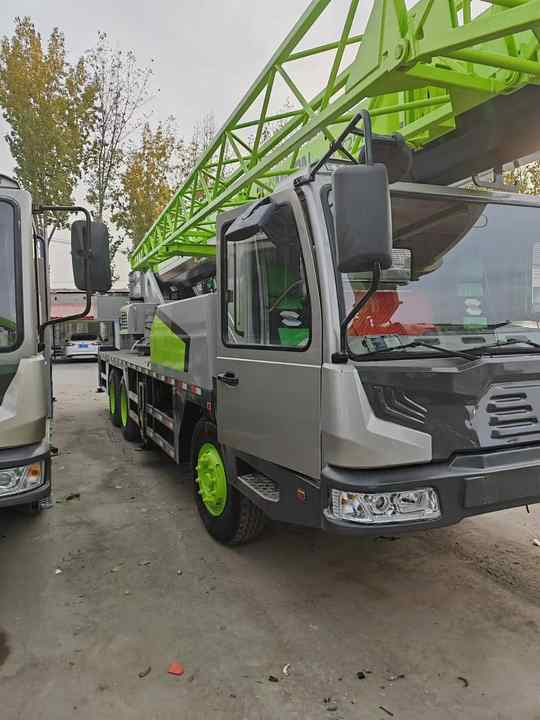 Second Hand ZOOMLION 25 Ton ZTC250V531 30 Ton ZTC300V532 70 Ton ZTC700H6 Hydraulmic Mobile Truck Crane on Sale - 移动式起重机:图3 Second Hand ZOOMLION 25 Ton ZTC250V531 30 Ton ZTC300V532 70 Ton ZTC700H6 Hydraulmic Mobile Truck Crane on Sale - 移动式起重机:图3