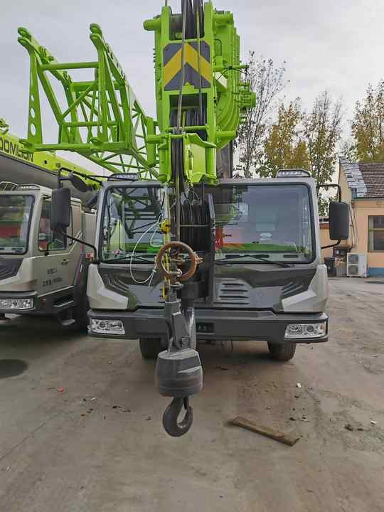 Second Hand ZOOMLION 25 Ton ZTC250V531 30 Ton ZTC300V532 70 Ton ZTC700H6 Hydraulmic Mobile Truck Crane on Sale - 移动式起重机:图2 Second Hand ZOOMLION 25 Ton ZTC250V531 30 Ton ZTC300V532 70 Ton ZTC700H6 Hydraulmic Mobile Truck Crane on Sale - 移动式起重机:图2