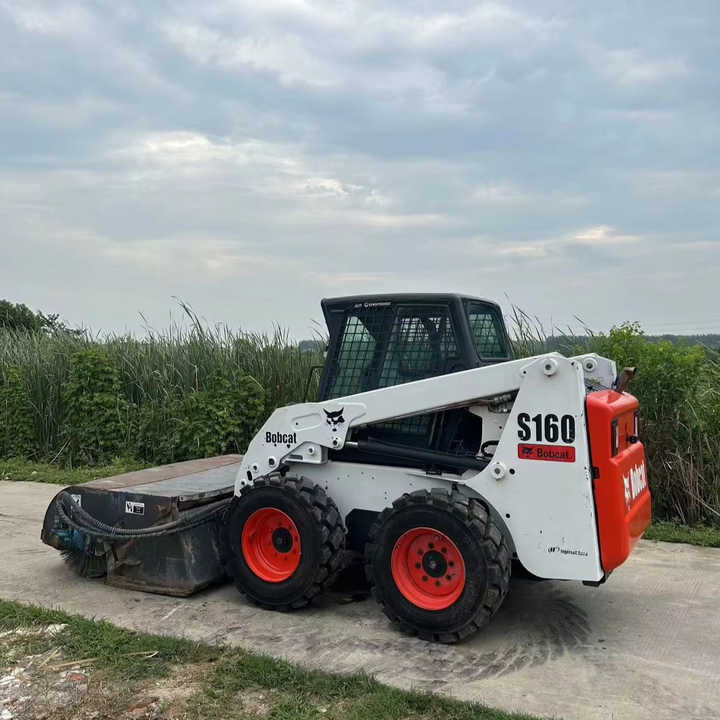 USED BOBCAT S160 Skid-steer Loader Bobcat S160 Carry Sweeper with Very Good Performance Is for Sale at a Low Price. - 滑移装载机:图1 USED BOBCAT S160 Skid-steer Loader Bobcat S160 Carry Sweeper with Very Good Performance Is for Sale at a Low Price. - 滑移装载机:图1