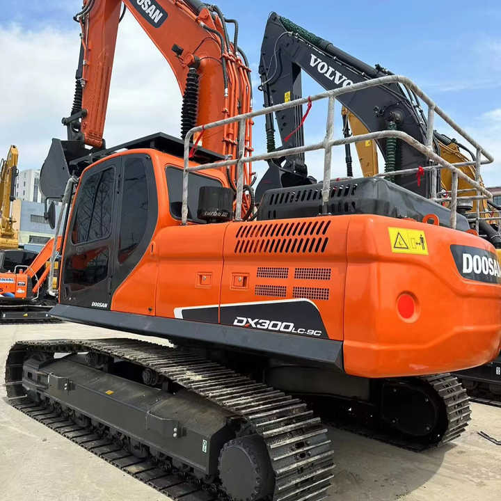Used Digger DOOSAN DX300 Construction Machinery Construction Digger Used DOOSAN DX300 Cheap Excavator - 履带式挖掘机:图1 Used Digger DOOSAN DX300 Construction Machinery Construction Digger Used DOOSAN DX300 Cheap Excavator - 履带式挖掘机:图1
