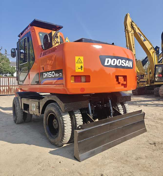 Used Doosan DH150W-7 Model Wheel Excavator Second Hand Machine Popular Brand Korean Doosan Hydraulic Machinery - 轮式挖掘机:图3 Used Doosan DH150W-7 Model Wheel Excavator Second Hand Machine Popular Brand Korean Doosan Hydraulic Machinery - 轮式挖掘机:图3